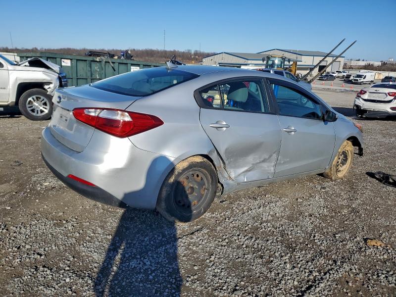 Photo 3 from auction – 2016 KIA FORTE LX with VIN KNAFK4A67G5574233