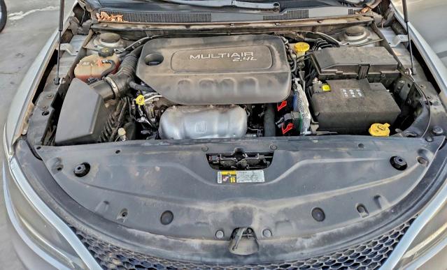 Photo 11 from auction – 2015 CHRYSLER 200 LIMITE with VIN 1C3CCCAB9FN696993