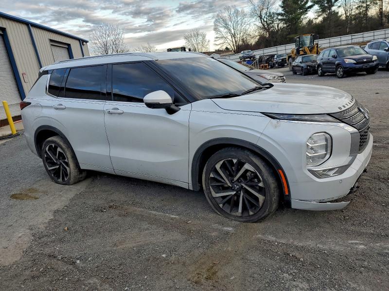 Photo 4 from auction – 2023 MITSUBISHI OUTLANDER with VIN JA4J3VA85PZ008561