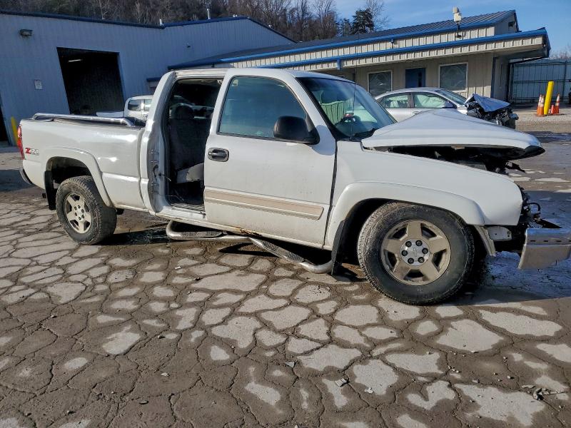 Photo 4 from auction – 2006 CHEVROLET SILVERADO with VIN 1GCEK19B36Z101483