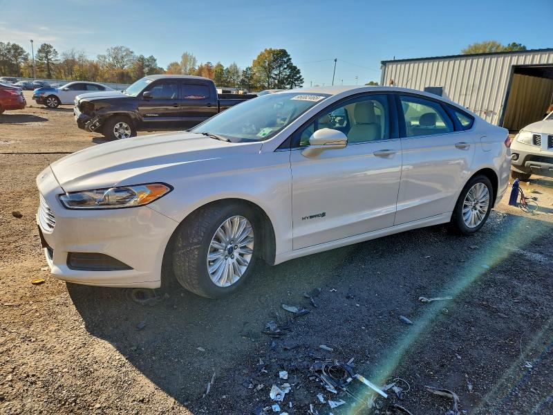 FORD FUSION SE 2015 with VIN 3FA6P0LU3FR169397 - Photo from auction