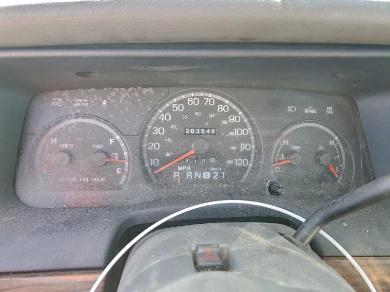 Photo 9 from auction – 2004 FORD CROWN VICT with VIN 2FAFP74W54X131032
