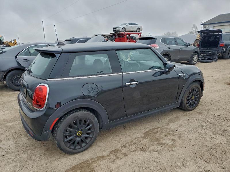 Photo 3 from auction – 2023 MINI COOPER SE with VIN WMW13DJ07P2S72591