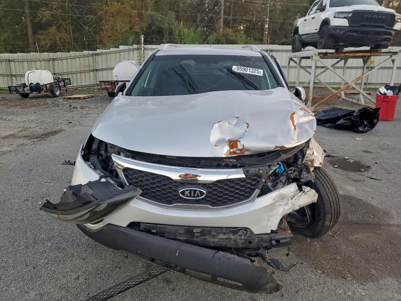 Photo 5 from auction – 2013 KIA SORENTO EX with VIN 5XYKU4A68DG419348