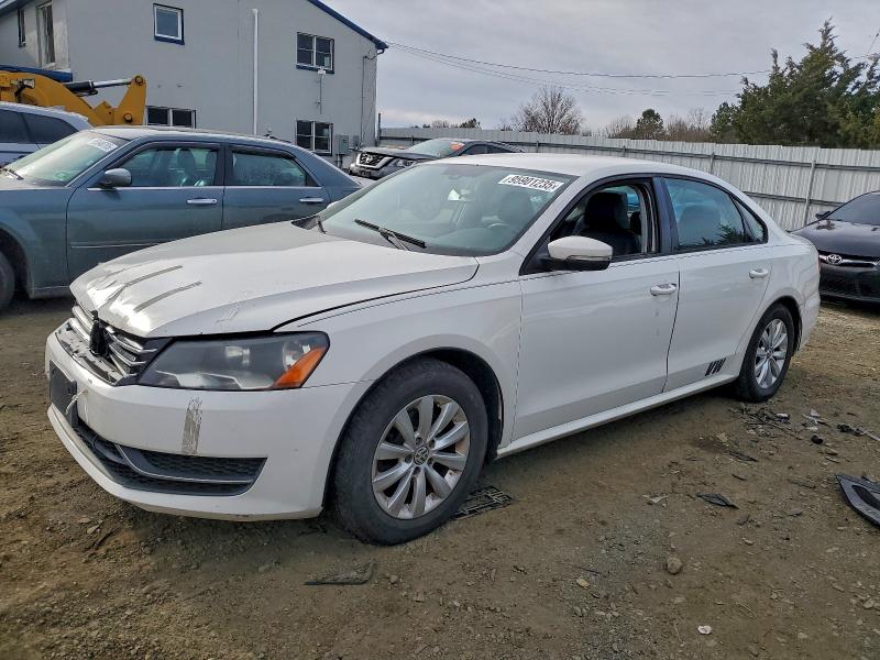 VOLKSWAGEN PASSAT S 2015 with VIN 1VWAT7A37FC010803 - Photo from auction