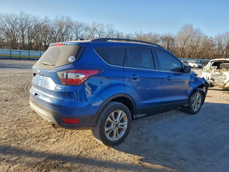 Photo 3 from auction – 2017 FORD ESCAPE SE with VIN 1FMCU0GD7HUB01191