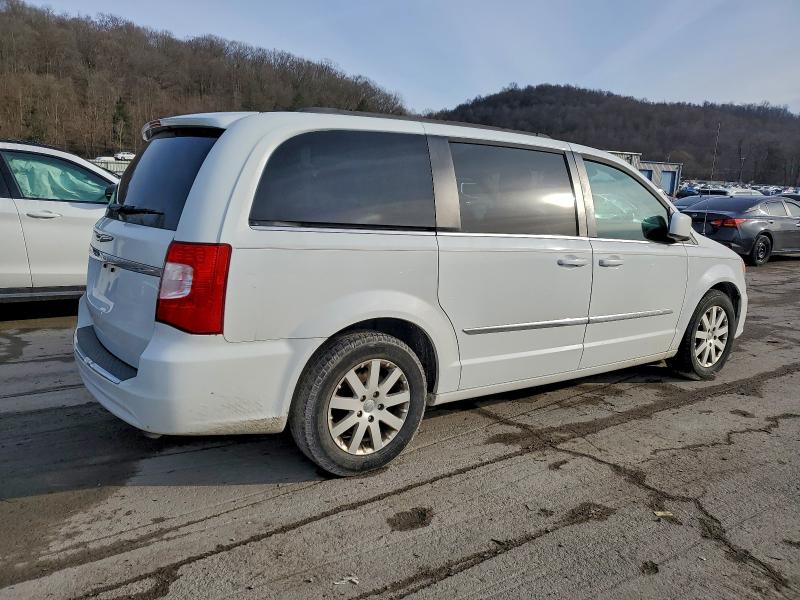 Photo 3 from auction – 2016 CHRYSLER TOWN & COU with VIN 2C4RC1BG5GR294056