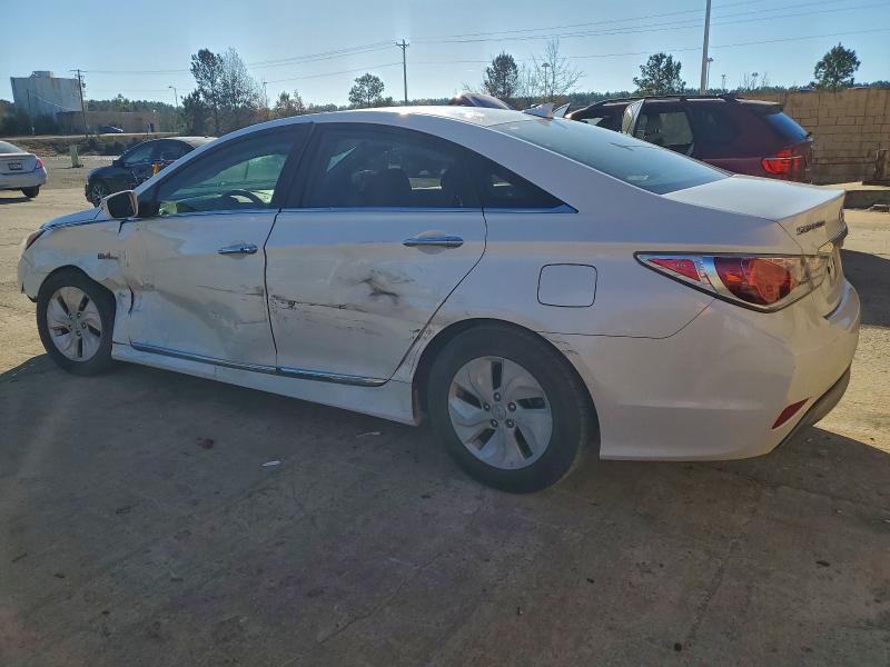 Photo 2 from auction – 2013 HYUNDAI SONATA HYB with VIN KMHEC4A46DA092894