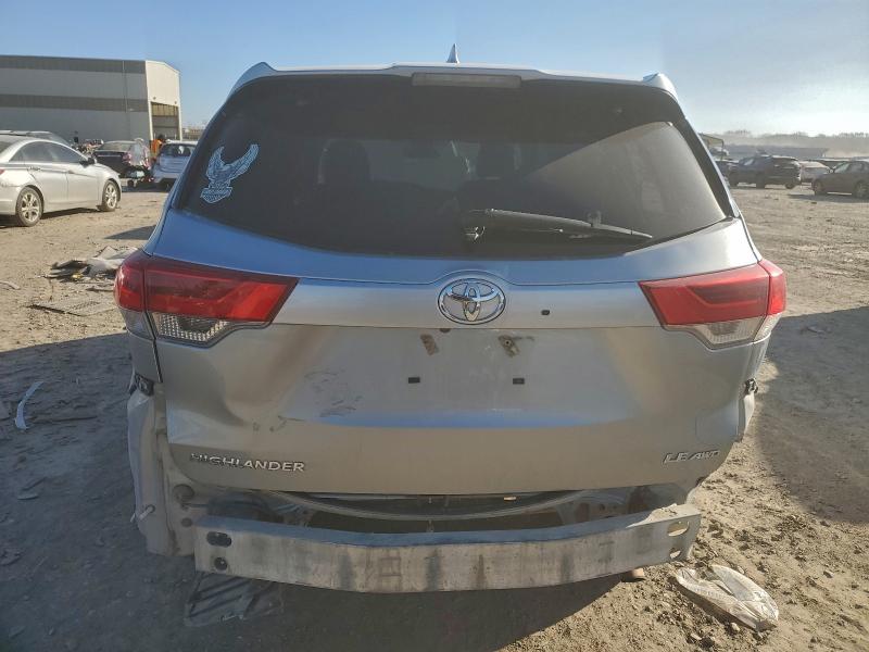 Photo 6 from auction – 2018 TOYOTA HIGHLANDER with VIN 5TDBZRFH0JS840228