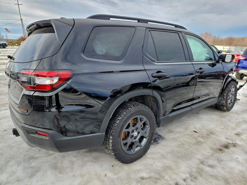 Photo 3 from auction – 2025 HONDA PILOT TRAI with VIN 5FNYG1H63SB125009