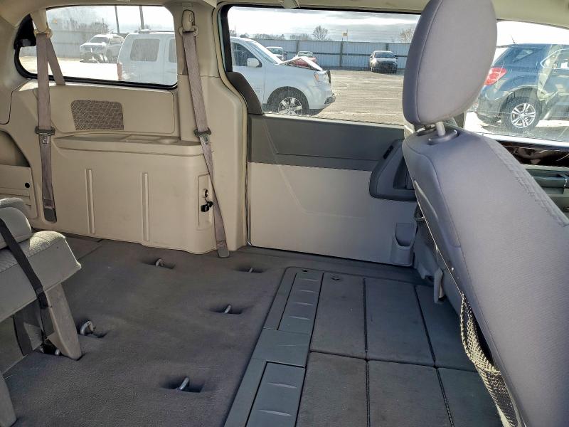 Photo 11 from auction – 2010 CHRYSLER TOWN & COU with VIN 2A4RR5D17AR228902