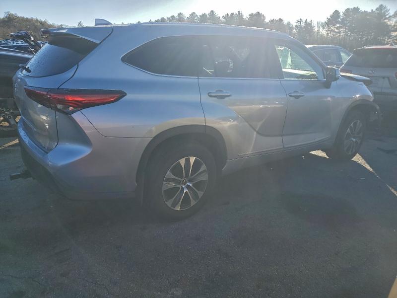 Photo 3 from auction – 2021 TOYOTA HIGHLANDER with VIN 5TDGZRBH5MS554584