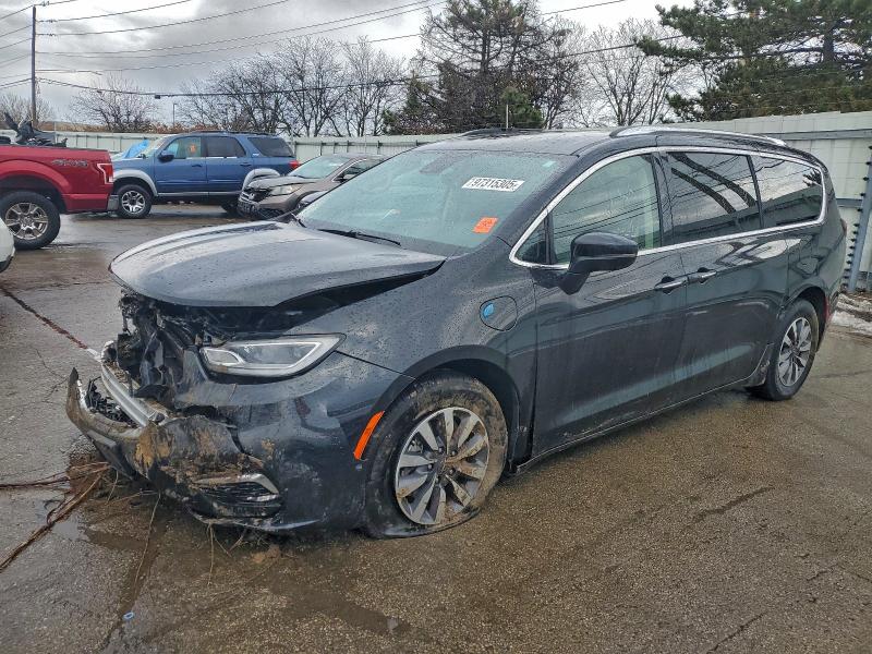 CHRYSLER PACIFICA H 2021 with VIN 2C4RC1L72MR591666 - Photo from auction