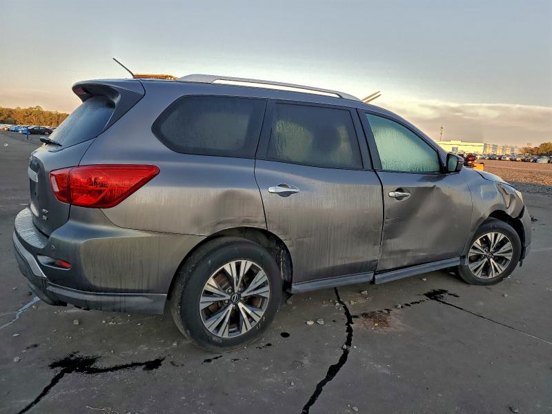 Photo 3 from auction – 2017 NISSAN PATHFINDER with VIN 5N1DR2MM2HC633430
