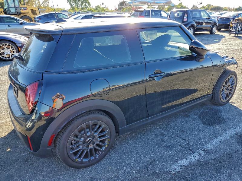Photo 3 from auction – 2025 MINI COOPER S with VIN WMW23GD09S2W96591