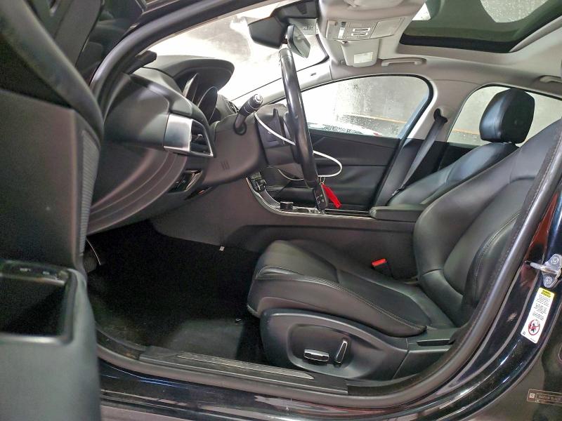 Photo 7 from auction – 2019 JAGUAR XE with VIN SAJAR4FX8KCP49301