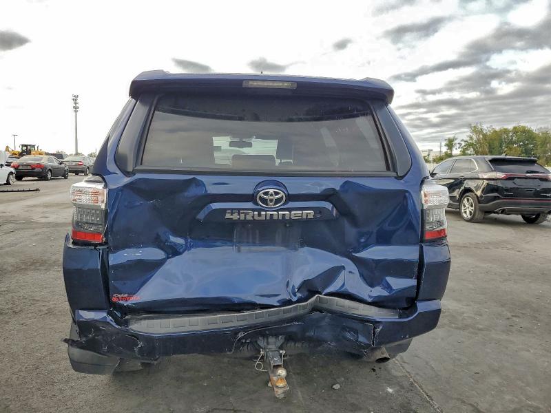 Photo 6 from auction – 2018 TOYOTA 4RUNNER SR with VIN JTEZU5JR6J5169199
