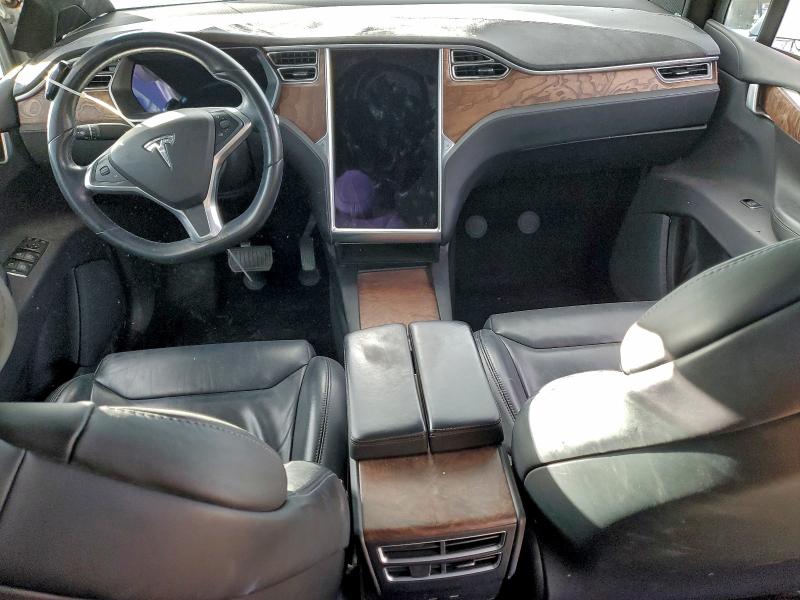 Photo 8 from auction – 2017 TESLA MODEL X with VIN 5YJXCDE27HF041584