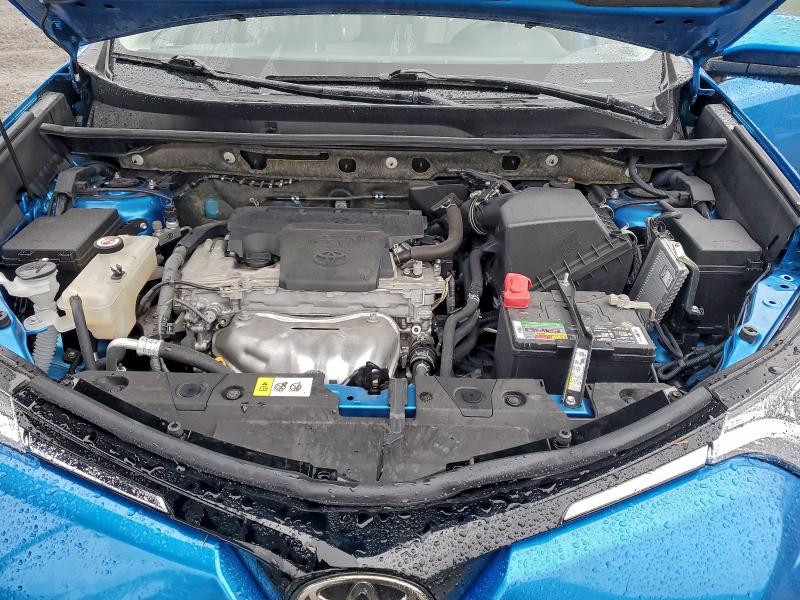Photo 11 from auction – 2017 TOYOTA RAV4 XLE with VIN JTMRFREV0HJ105965