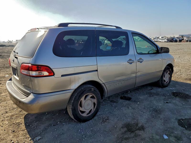 Photo 3 from auction – 2002 TOYOTA SIENNA LE with VIN 4T3ZF13C52U435077