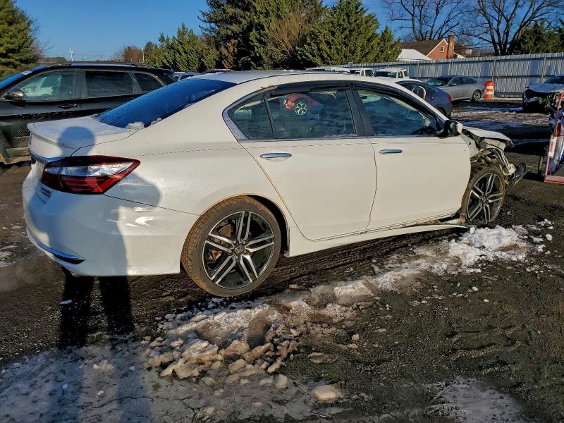 Photo 3 from auction – 2017 HONDA ACCORD with VIN 1HGCR2F15HA271237