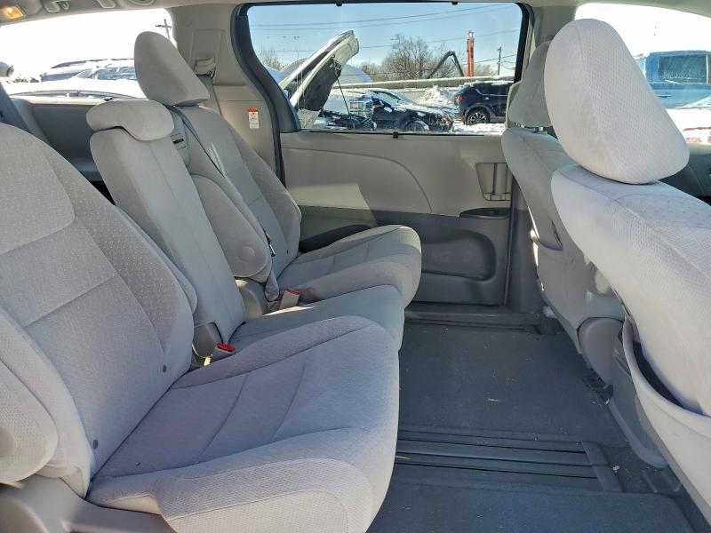 Photo 11 from auction – 2015 TOYOTA SIENNA LE with VIN 5TDKK3DC5FS664342