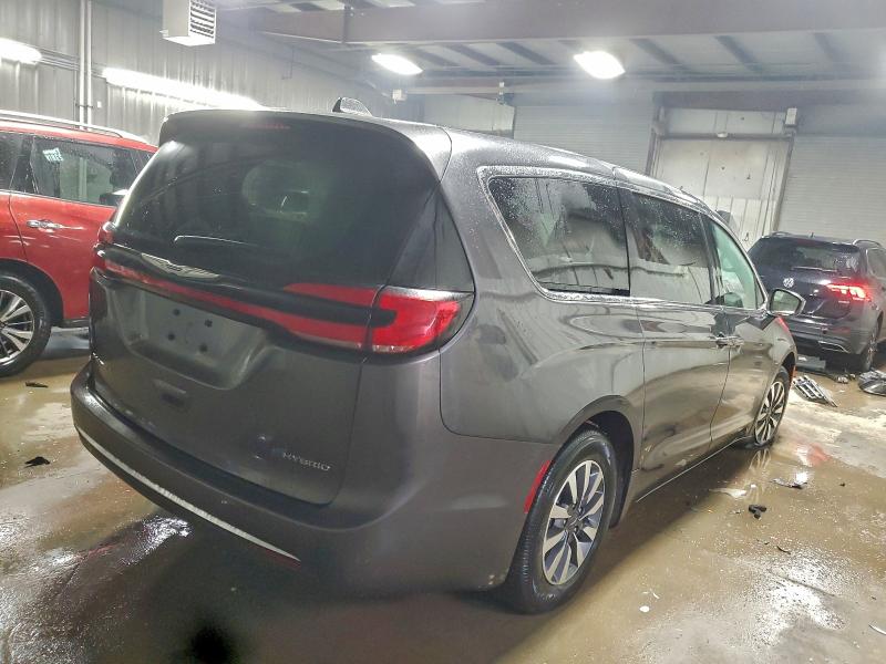Photo 3 from auction – 2022 CHRYSLER PACIFICA H with VIN 2C4RC1L71NR223044