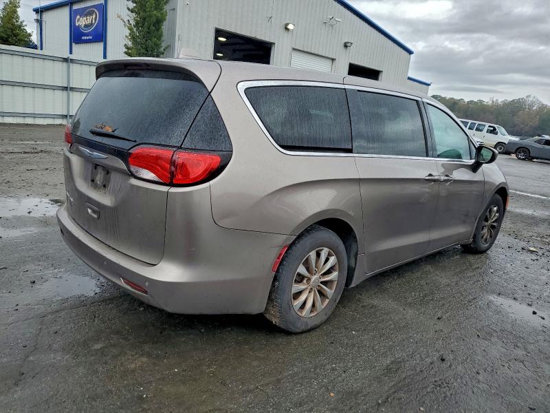 Photo 3 from auction – 2017 CHRYSLER PACIFICA T with VIN 2C4RC1DGXHR593024