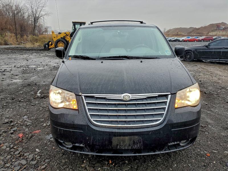 Photo 5 from auction – 2008 CHRYSLER TOWN & COU with VIN 2A8HR54P58R830285