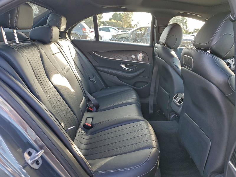 Photo 10 from auction – 2018 MERCEDES-BENZ E 300 with VIN WDDZF4JB7JA488863