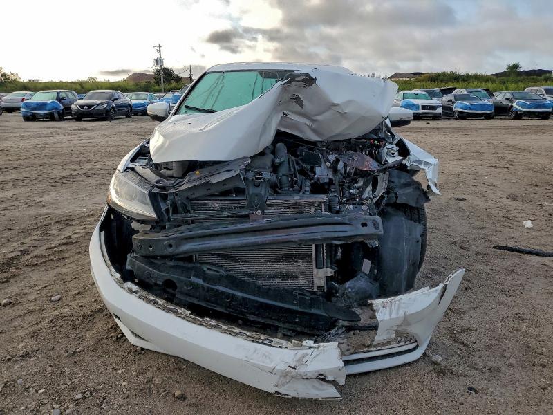 Photo 5 from auction – 2018 VOLKSWAGEN JETTA SE with VIN 3VWDB7AJ7JM232604