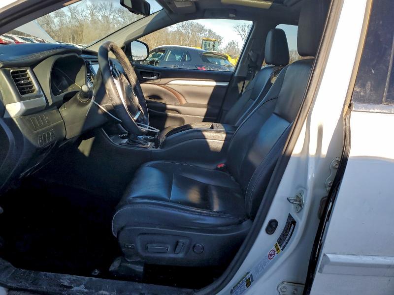 Photo 7 from auction – 2015 TOYOTA HIGHLANDER with VIN 5TDJKRFH4FS115187