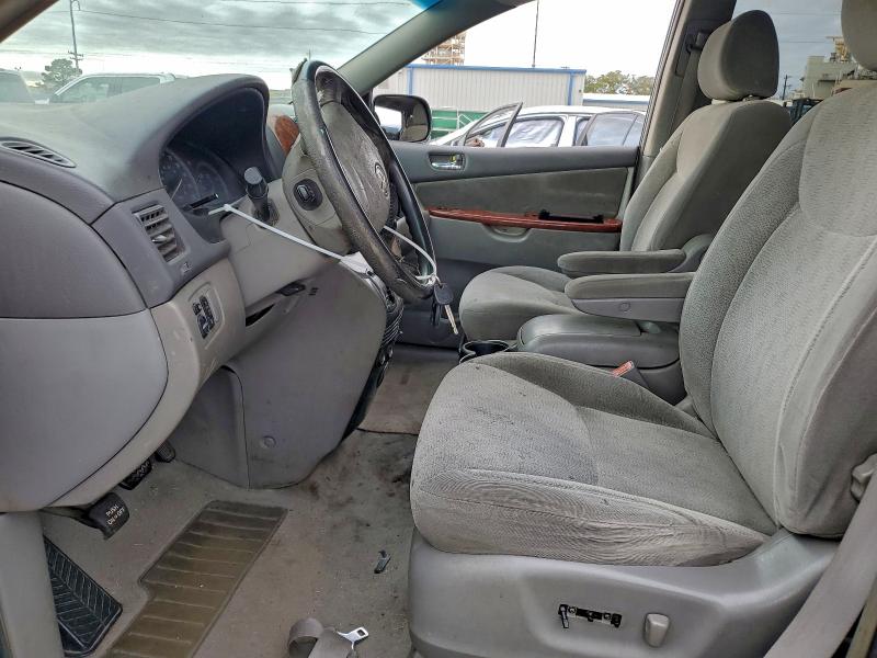 Photo 7 from auction – 2004 TOYOTA SIENNA XLE with VIN 5TDZA22C24S111174