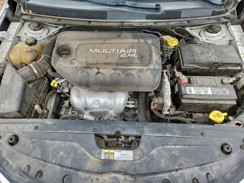 Photo 11 from auction – 2015 CHRYSLER 200 LIMITE with VIN 1C3CCCAB8FN594276