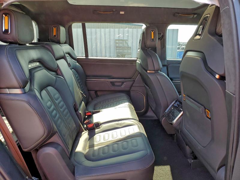 Photo 11 from auction – 2025 RIVIAN R1S with VIN 7PDSGBBA2SN048006
