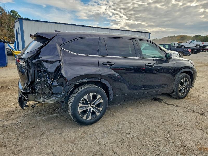 Photo 3 from auction – 2022 TOYOTA HIGHLANDER with VIN 5TDGZRAH7NS090362