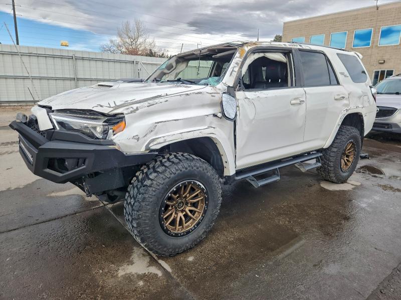TOYOTA 4RUNNER 2019 with VIN JTEBU5JR2K5649646 - Photo from auction