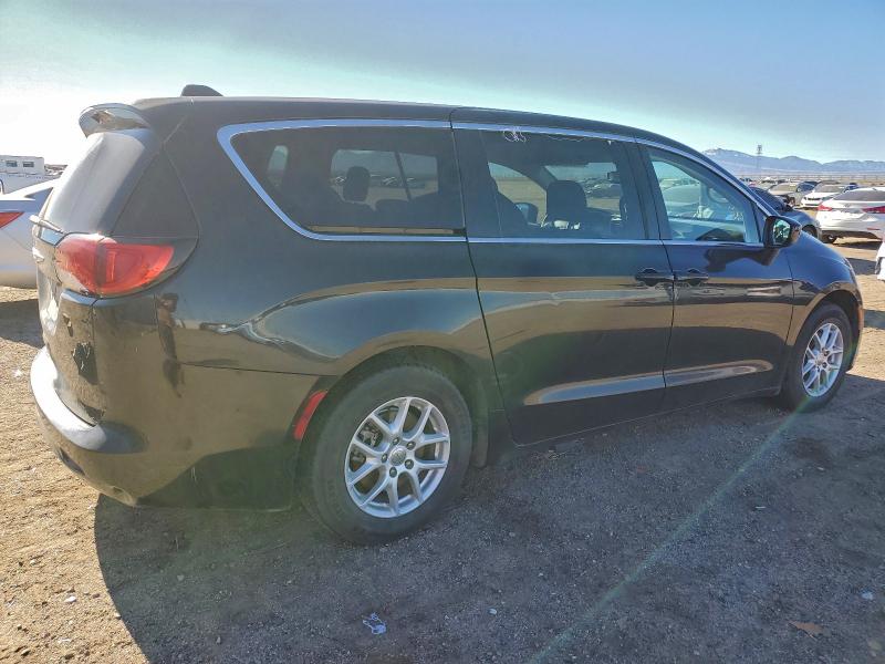 Photo 3 from auction – 2017 CHRYSLER PACIFICA T with VIN 2C4RC1DG1HR840494