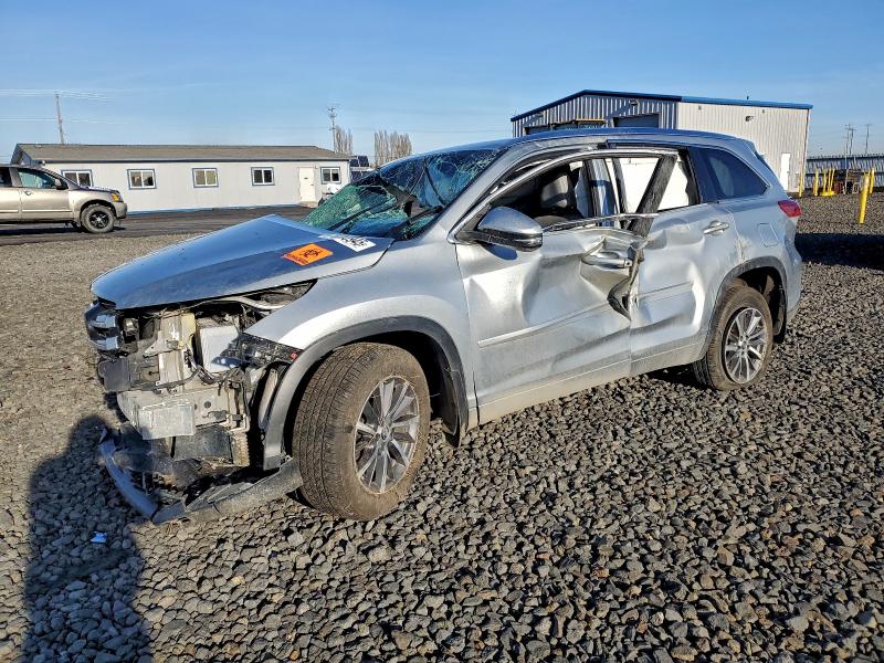TOYOTA HIGHLANDER 2017 with VIN 5TDJZRFH5HS413634 - Photo from auction