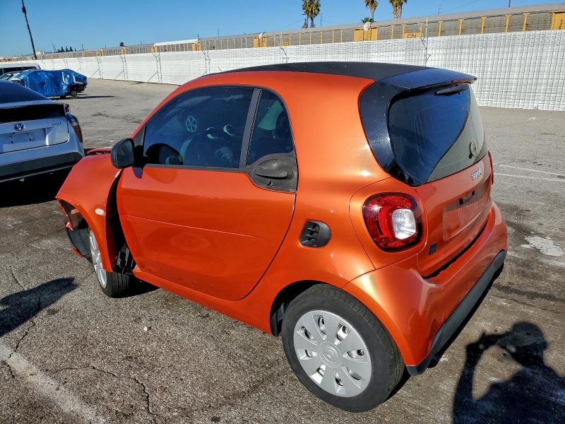 Photo 2 from auction – 2019 SMART FORTWO with VIN WMEFJ9BA1KK357665