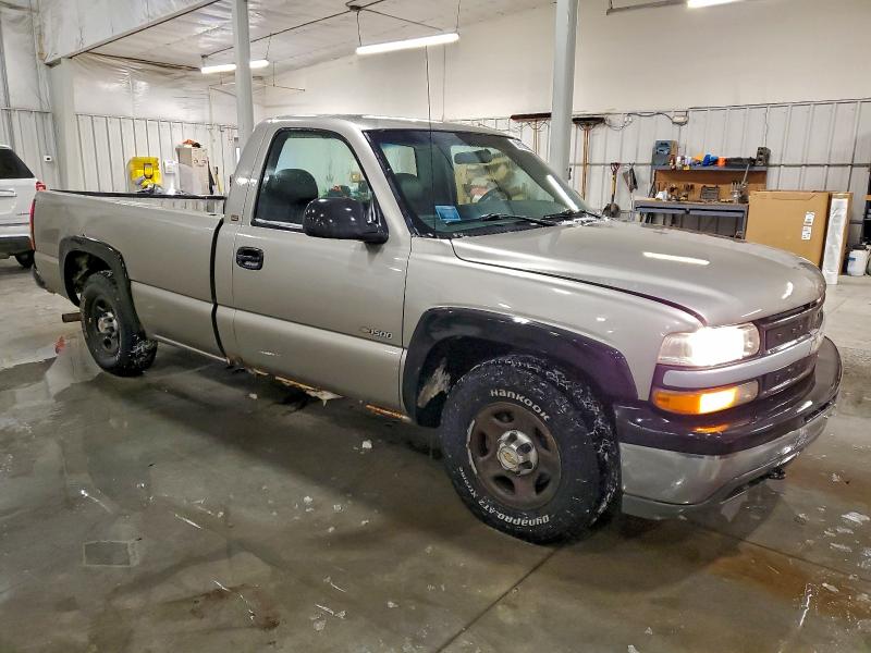 Photo 4 from auction – 2000 CHEVROLET SILVERADO with VIN 1GCEC14V0YE221508