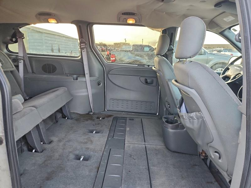 Photo 11 from auction – 2005 CHRYSLER TOWN & COU with VIN 2C4GP54L15R142432
