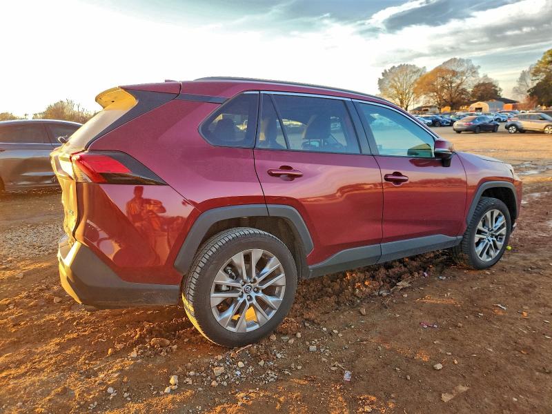 Photo 3 from auction – 2021 TOYOTA RAV4 XLE P with VIN 2T3C1RFVXMW115885