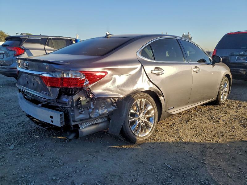 Photo 3 from auction – 2014 LEXUS ES 300H with VIN JTHBW1GG1E2071170