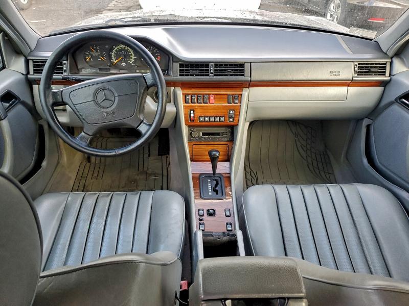 Photo 8 from auction – 1995 MERCEDES-BENZ E 320 with VIN WDBEA92EXSF305990