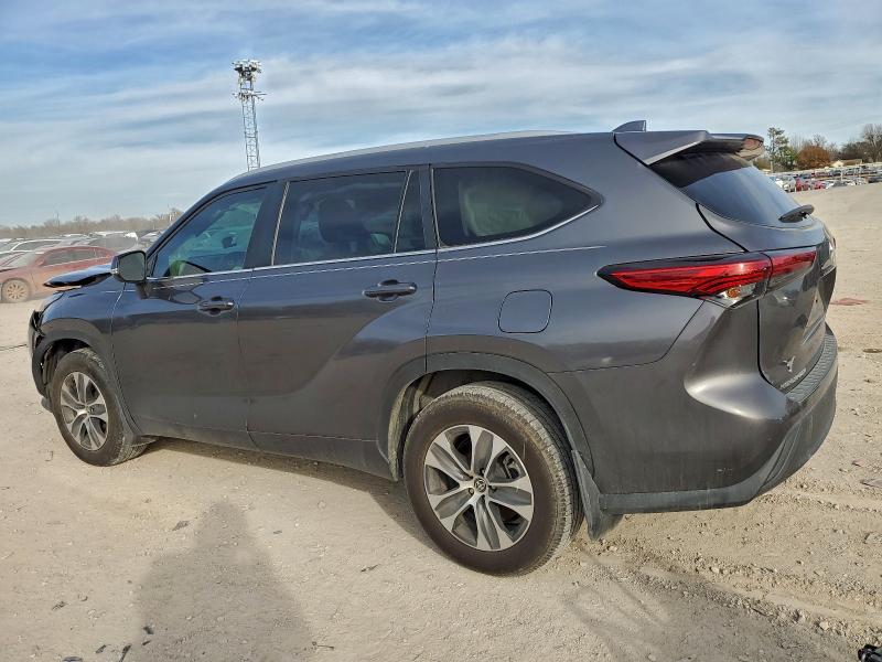 Снимка 2 от търг – 2023 TOYOTA HIGHLANDER с VIN 5TDKDRBH4PS503395