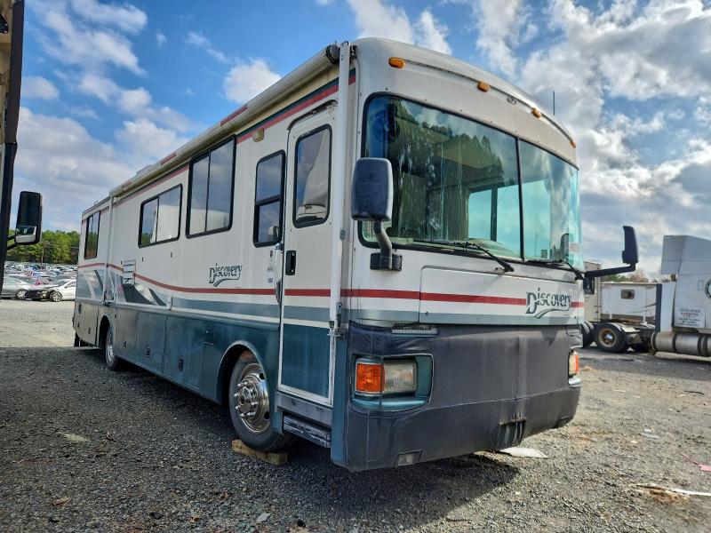 FREIGHTLINER CHASSIS X 1998 with VIN 4UZ6XFBC5WC989772 - Photo from auction