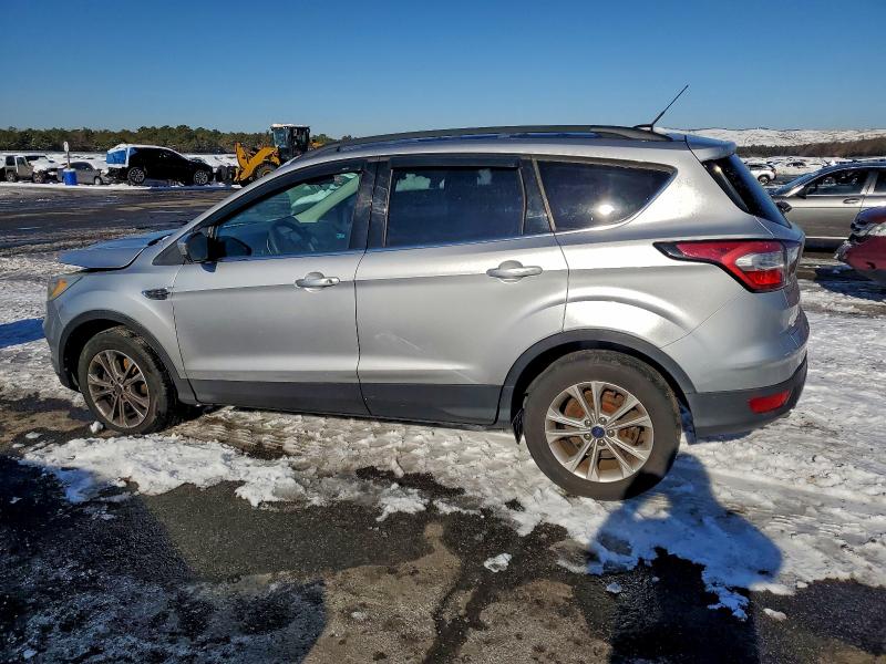 Photo 2 from auction – 2017 FORD ESCAPE SE with VIN 1FMCU9G92HUB71388