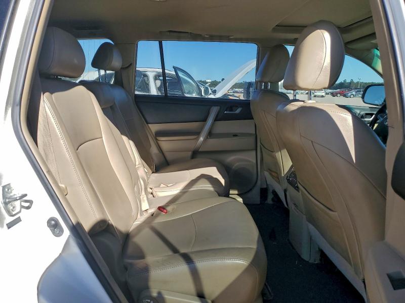 Photo 11 from auction – 2013 TOYOTA HIGHLANDER with VIN 5TDZK3EH4DS093030