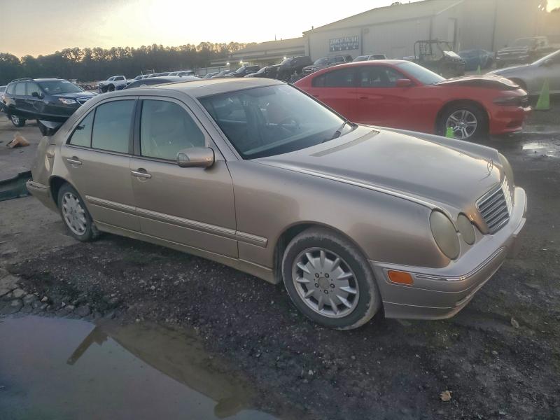 Фото 4 с аукциона – 2001 MERCEDES-BENZ E320 с VIN WDBJF65J31B204836